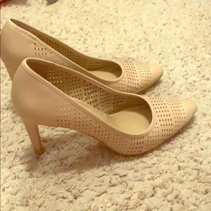 Size 8M Ann Taylor heels.